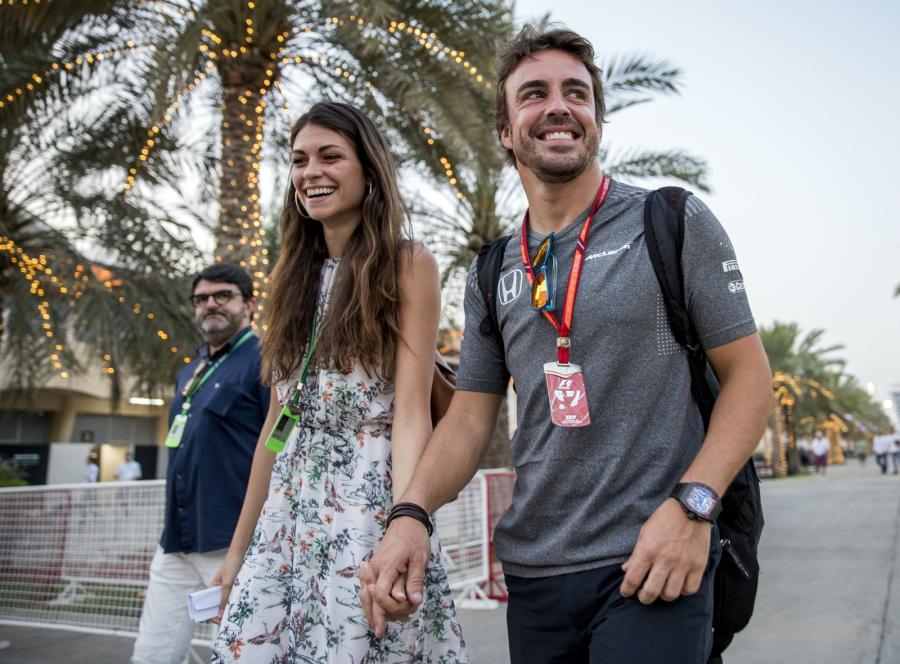 Fernando Alonso zabrał do Bahrajnu swoją piękną dziewczynę