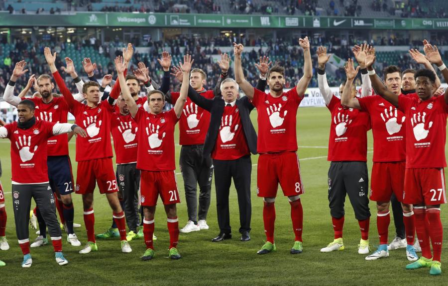 Tak Robert Lewandowski cieszył się z kolegami z Bayernu z kolejnego mistrzostwa Niemiec