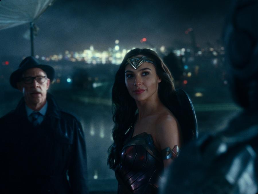 Gal Gadot i J.K.Simmons w filmie "Liga Sprawiedliwości". Polska premiera 17 listopada 2017 roku.