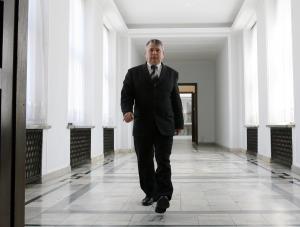 Borusewicz zbiera cięgi za krytykę papieża