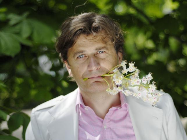Palikot che wejść na zjazd PiS. Jako kobieta