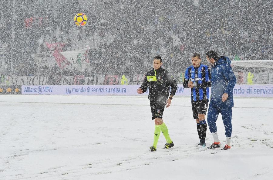 Z powodu obfitych opadów śniegu nie odbył się mecz między Juventusem Turyn a Atalantą Bergamo