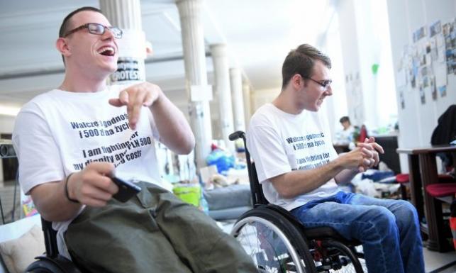 Jakub Hartwich nie może znaleźć pracy? Fundacja z Widokiem: Jest u nas zatrudniony, obecnie przebywa na urlopie