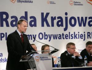 Jak za PRL: Jesteś w partii, masz pracę