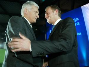 Tusk przekonuje eurovipów do Buzka