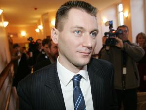 Farfał zamiast zwalniać zatrudnia