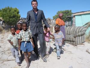 James Purefoy jako "Filantrop"