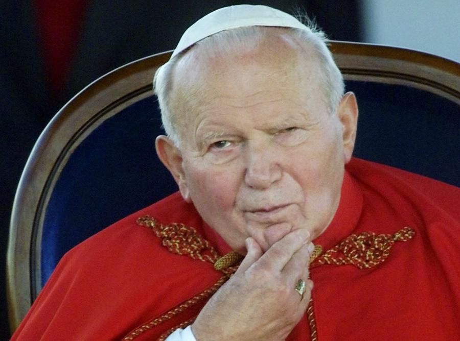 Zdjęcia Ruszył montaż konstrukcji wielkiego portretu Jana Pawła II