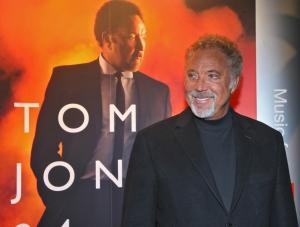 Tom Jones trafił do szpitala