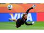 Amerykańska bramkarka Hope Solo podczas treningu przed finałowym meczem z Koreą Północną. FIFA Women's World Cup 2011. Dezno, Niemcy