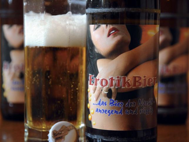 „ErotikBier” – piwo produkowane w południowych Niemczech przez Juergena Hopfa. Ekscentryczny właściciel szczyci się tym, że produkuje piwo w stroju Adama