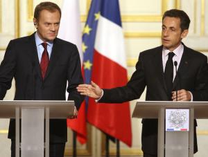 Donald Tusk i Nicolas Sarkozy