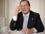 Wielki powrót legendy! Roger Moore reklamuje wodę jako James Bond