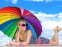 Gadżety kobiety: to musisz mieć, żeby być trendy na plaży!
