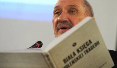 Macierewicz wietrzy spisek: Prokuratura zastawiła pułapkę