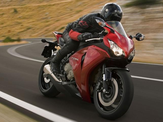 Honda CBR parzy w stopy?