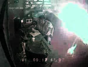 Radiowy DJ nadaje, choć płonie mu studio