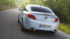 Insignia OPC trafi do sprzedaży jesienią. Opel otwarcie mówi, że chce stanąć w szranki z Audi S4 i BMW 335i. Pocisk ze zbrojowni w Rüsselsheim ma kosztować od ok. 43 tys. euro (ok. 187 tys. zł). Cóż, konkurencja jest znacznie droższa, a Opel kusi techniką właśnie z półki Audi i BMW.