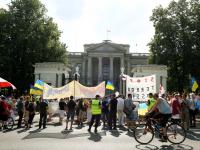 Proukraińscy aktywiści protestowali w Warszawie przeciw polityce Putina