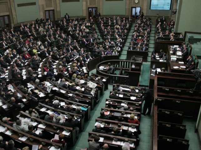 Posłowie: immunitety muszą zostać!