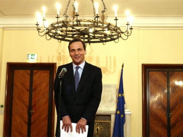 Sikorski wyda milion na stronę internetową!