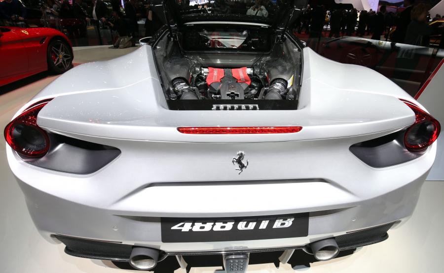 Ferrari 488 GTB napędza "Najlepszy silnik roku 2016"