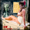 Kalendarz "My zombie pinup", który przedstawia 12 dziewcząt-zombie odwołuje się stylistyką do modnych w latach 50. fotografii ze skąpo ubranymi, uśmiechniętymi dziewczętami , tzw. pin-upów