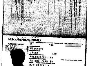 Kopia paszportu znaleziona u Petera Vogla. Seria dokumentu zgadza się z zapisaną w umowie o otwarcie konta na nazwisko Jacka Piechoty